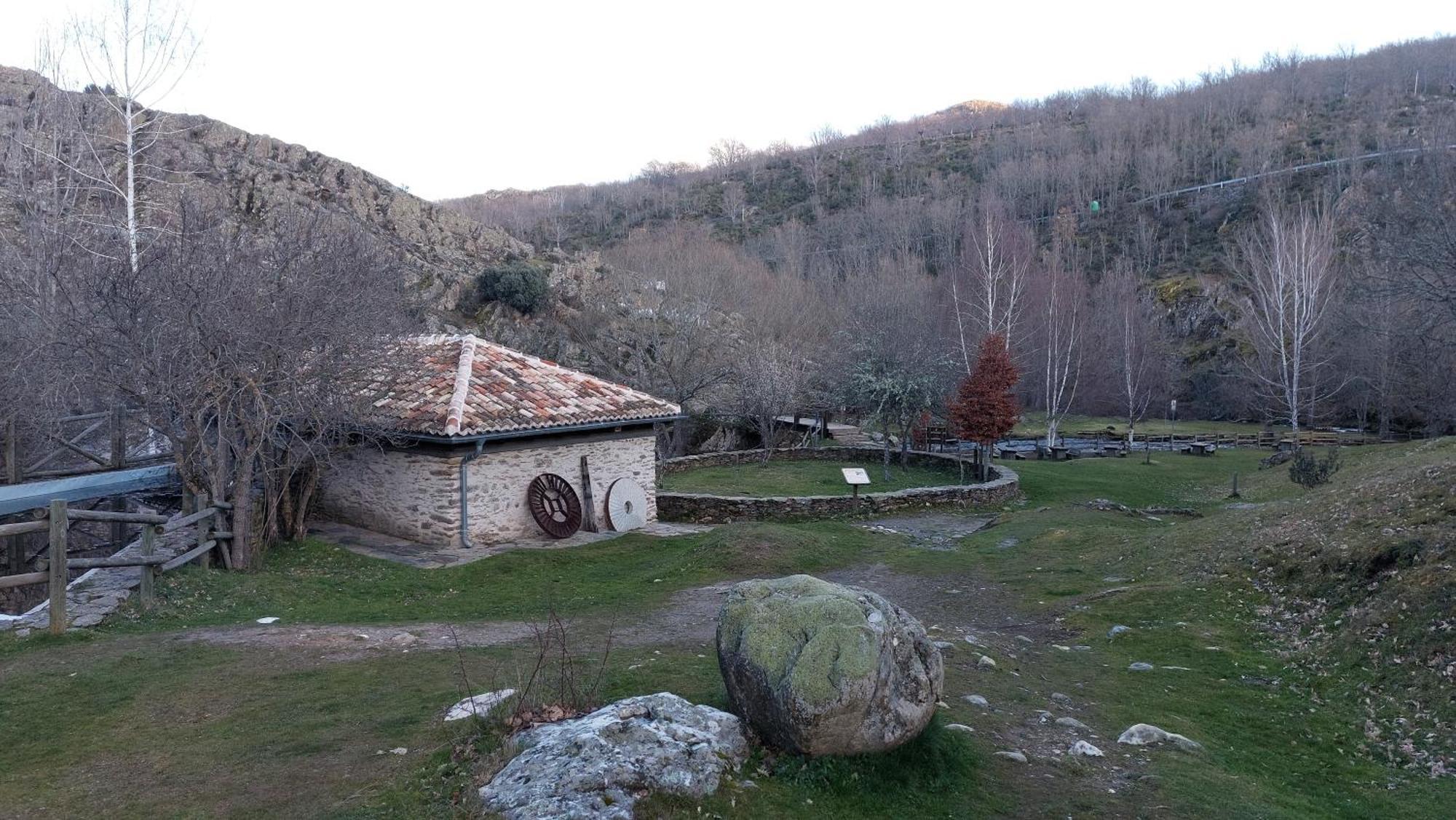 El Tinao De La Hiruela Exterior foto